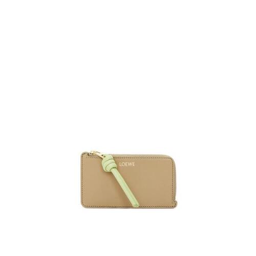 로에베 여성 카드지갑 Knot coin cardholder in shiny nappa calfskin Clay Green/Lime Green CEM1Z40X01-6895