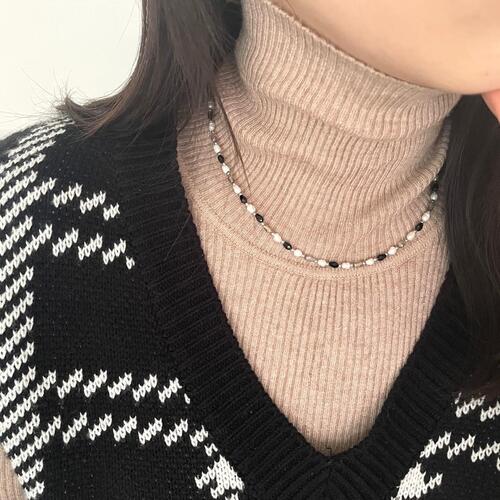 써지컬스틸 블랙 크리스탈 비즈 천연 담수진주 목걸이