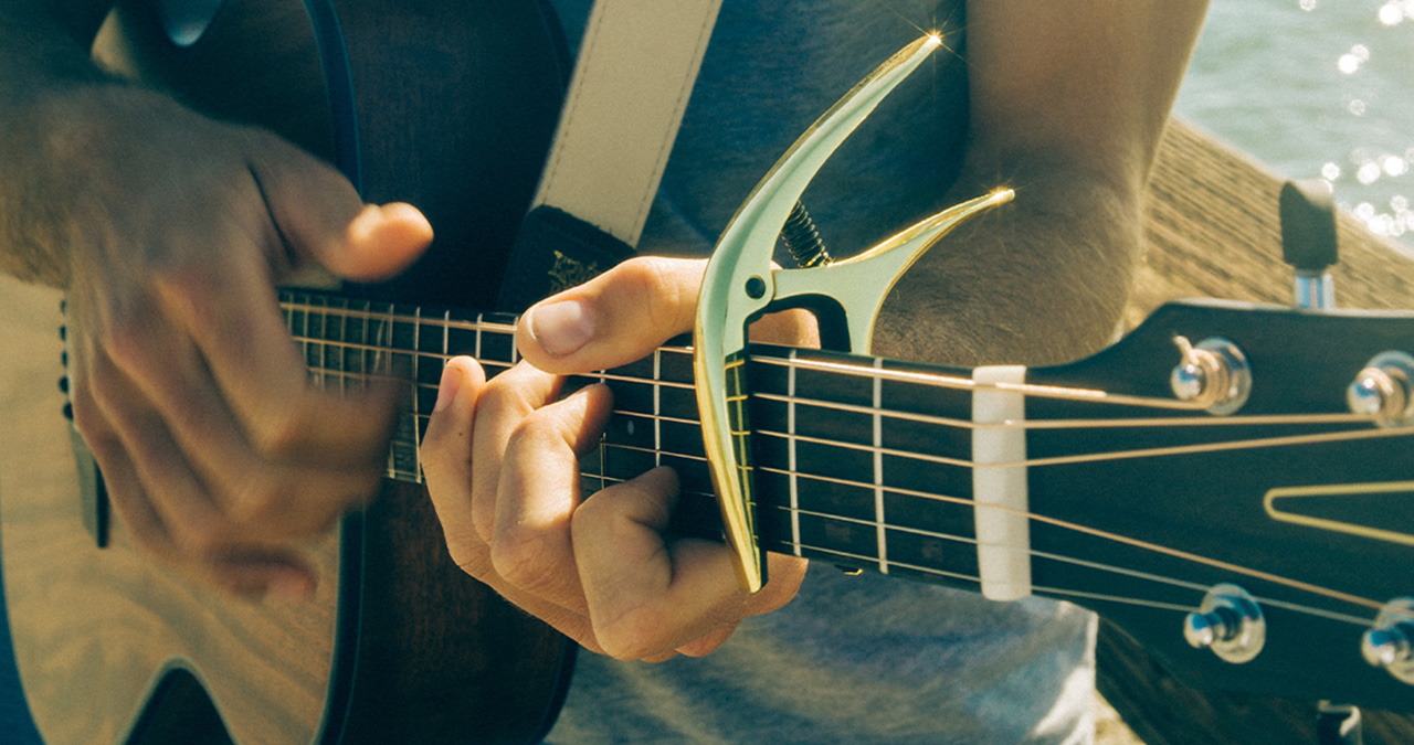 일렉기타 & 통기타: 카포 사용하는 정확한 방법 웹진 | 기타네트