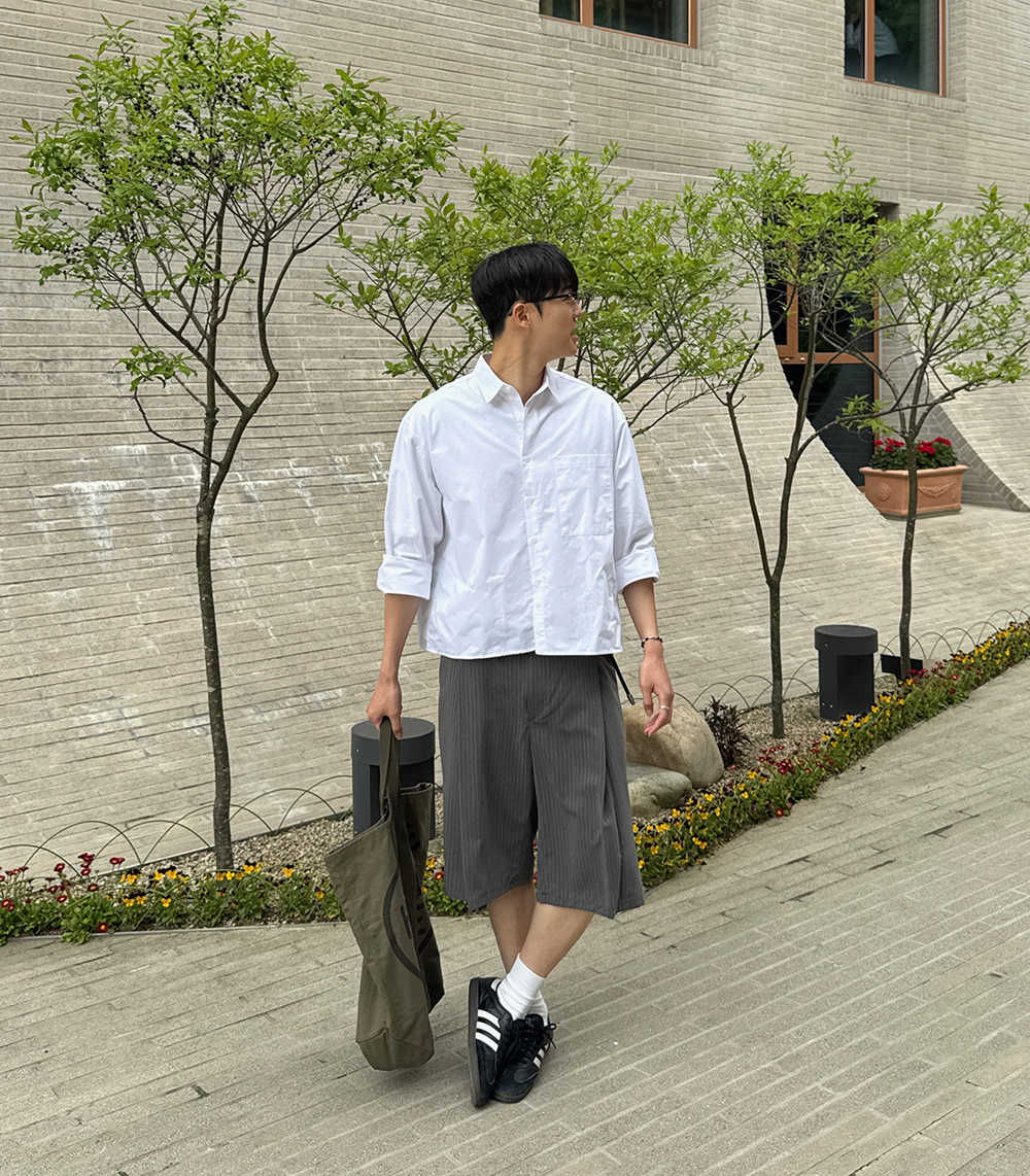 블라우스 모델 착용 이미지-S4L9