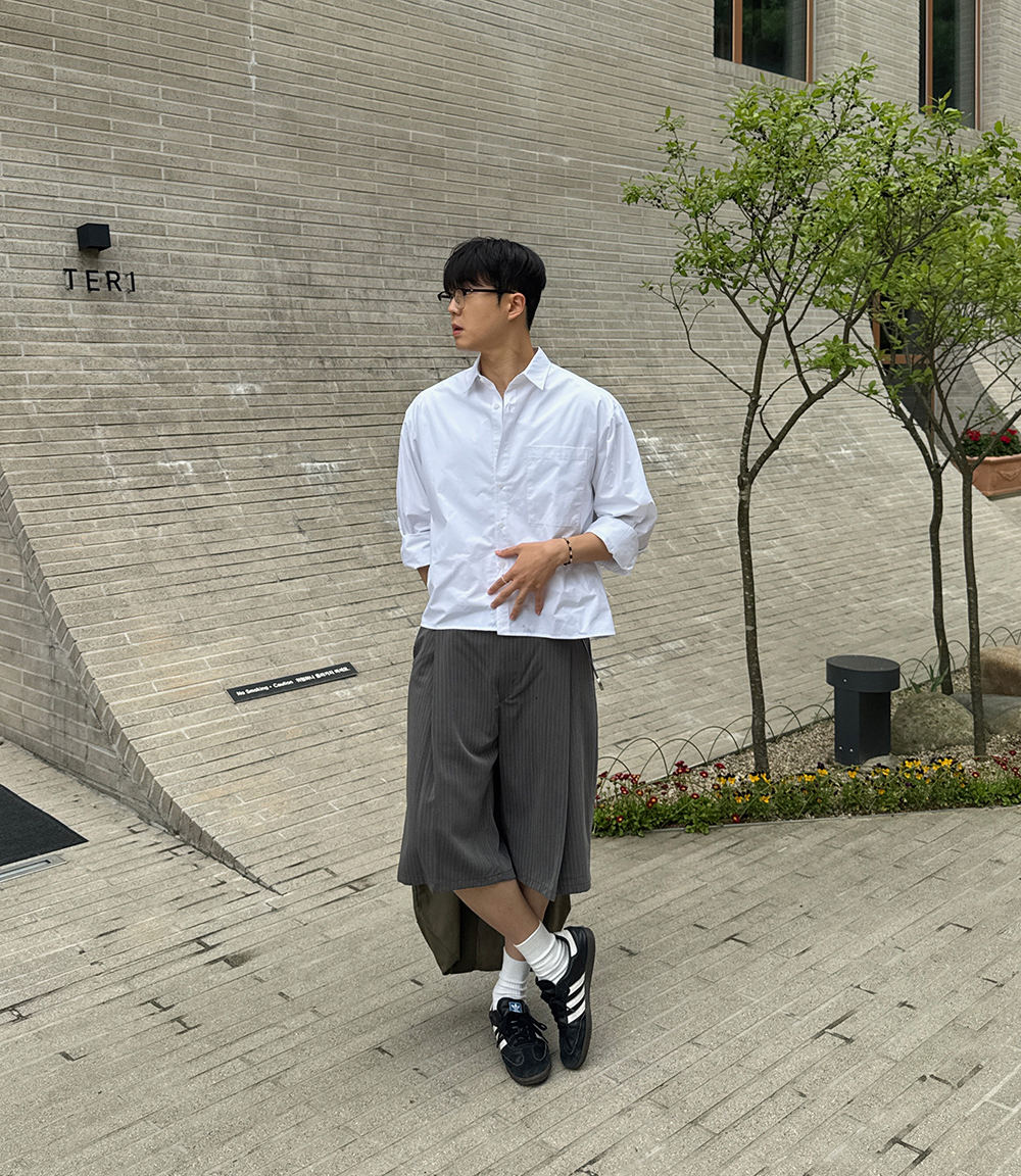 블라우스 모델 착용 이미지-S4L7