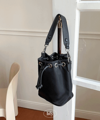 아뜨백 attu bag 나일론 복조리 버킷백