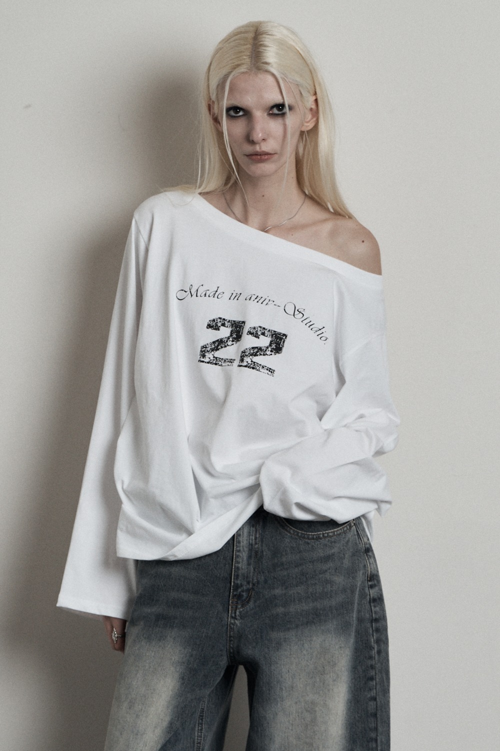 ★ANIV★ TWENTY TWO OFF SHOULDER LONG SLEEVE ANIV] TWENTY TWO OFF SHOULDER LONG SLEEVE WHITE - ANIV | 리켓