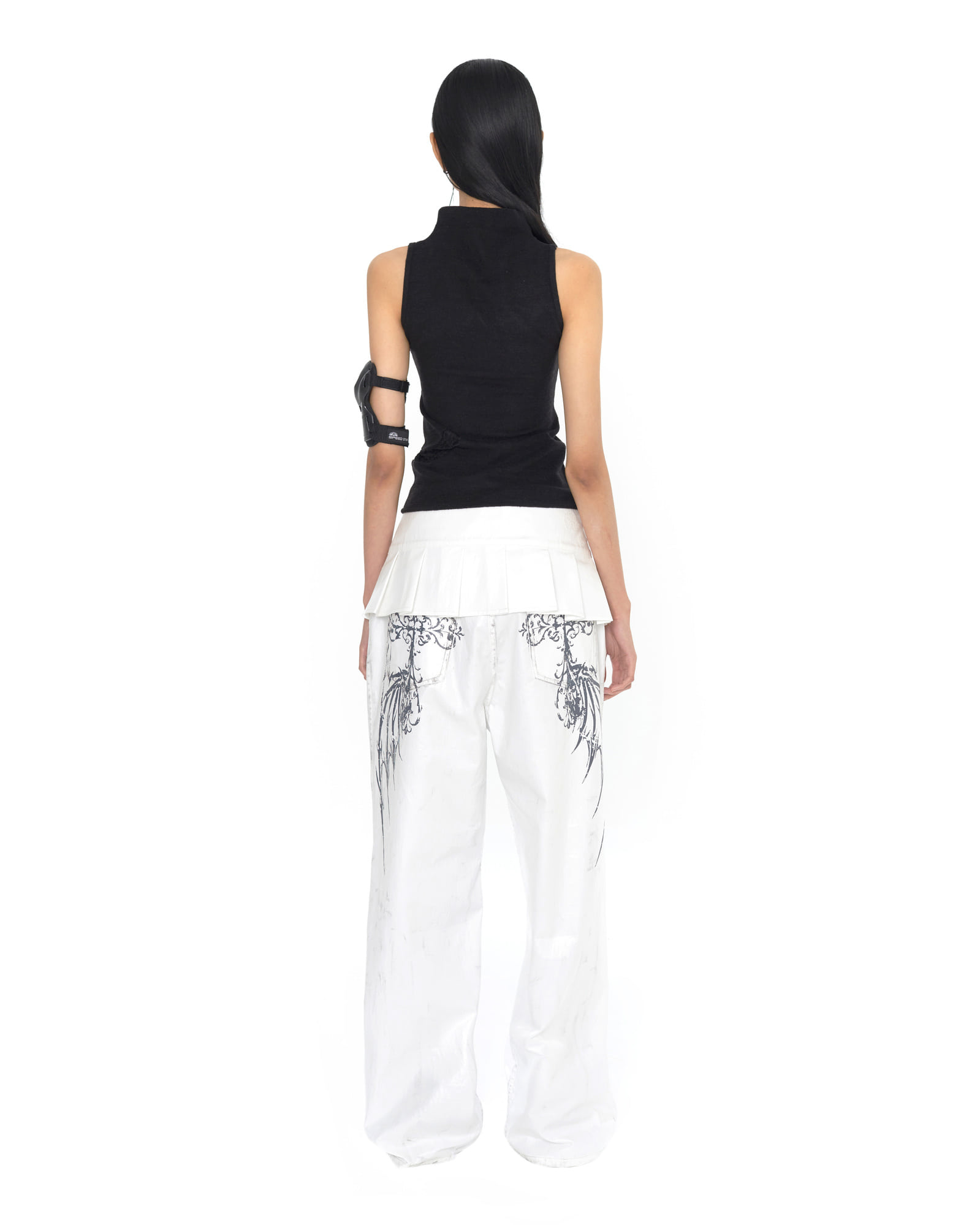 Spiral sleeveless top (Black) - bonnae