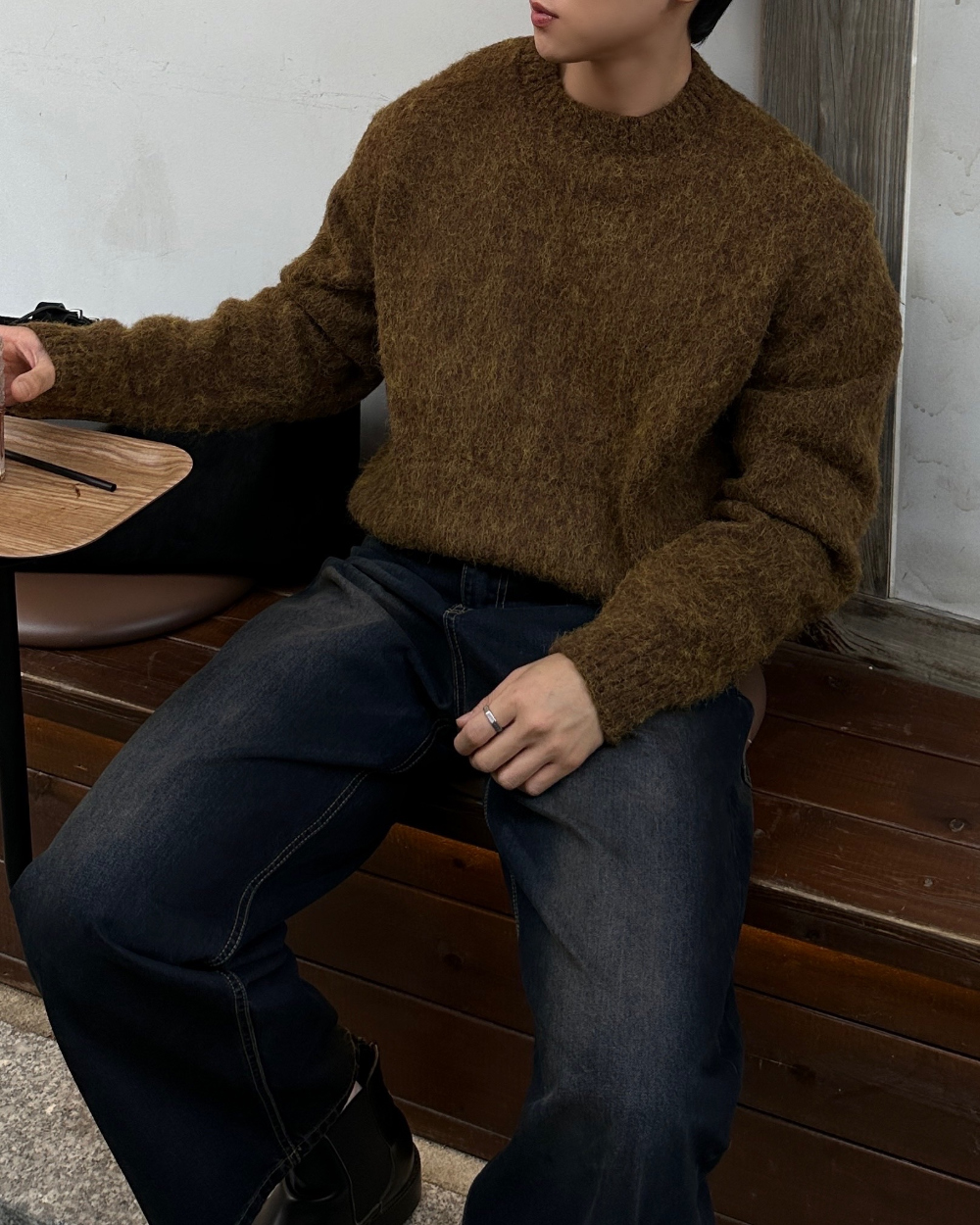 긴팔 티셔츠 모델 착용 이미지-S1L43