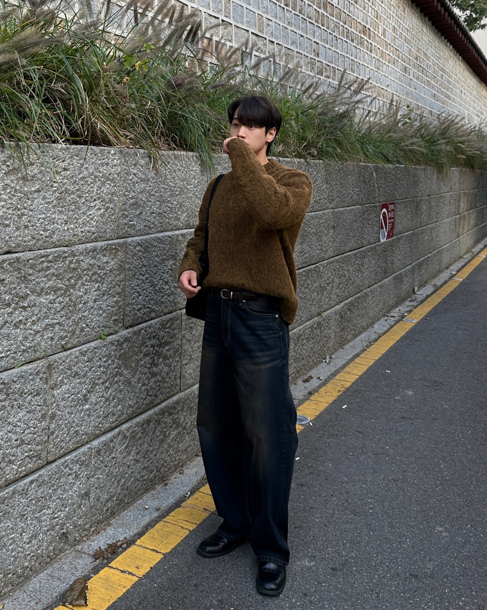 긴팔 티셔츠 모델 착용 이미지-S1L40