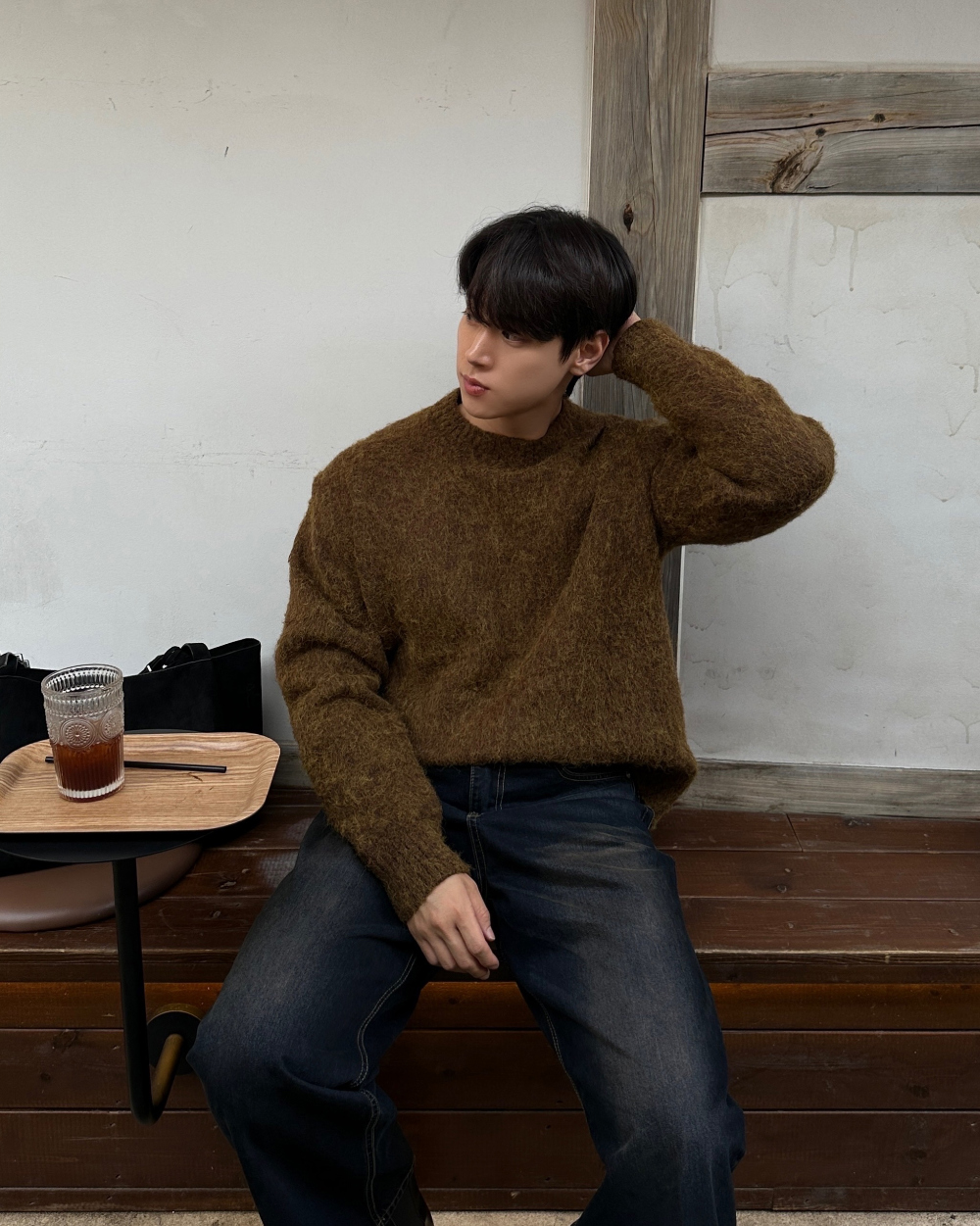 긴팔 티셔츠 모델 착용 이미지-S1L42