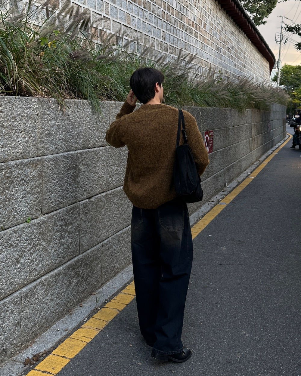 긴팔 티셔츠 모델 착용 이미지-S1L39