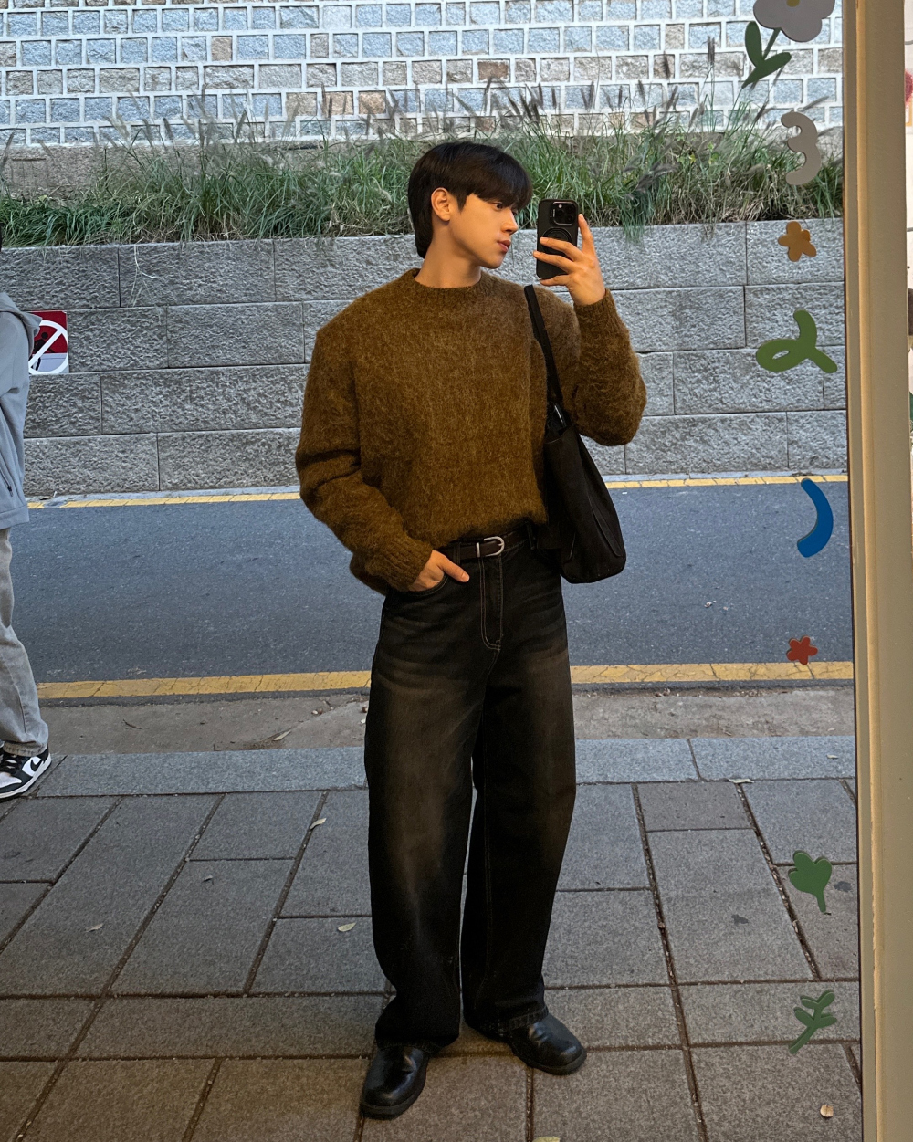 긴팔 티셔츠 모델 착용 이미지-S1L27