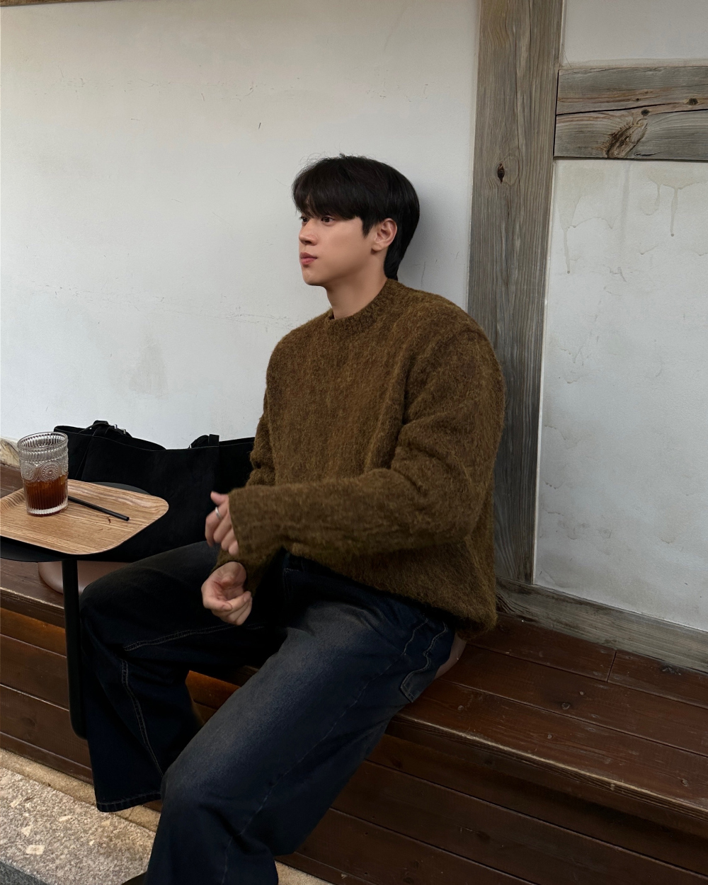 긴팔 티셔츠 모델 착용 이미지-S1L48