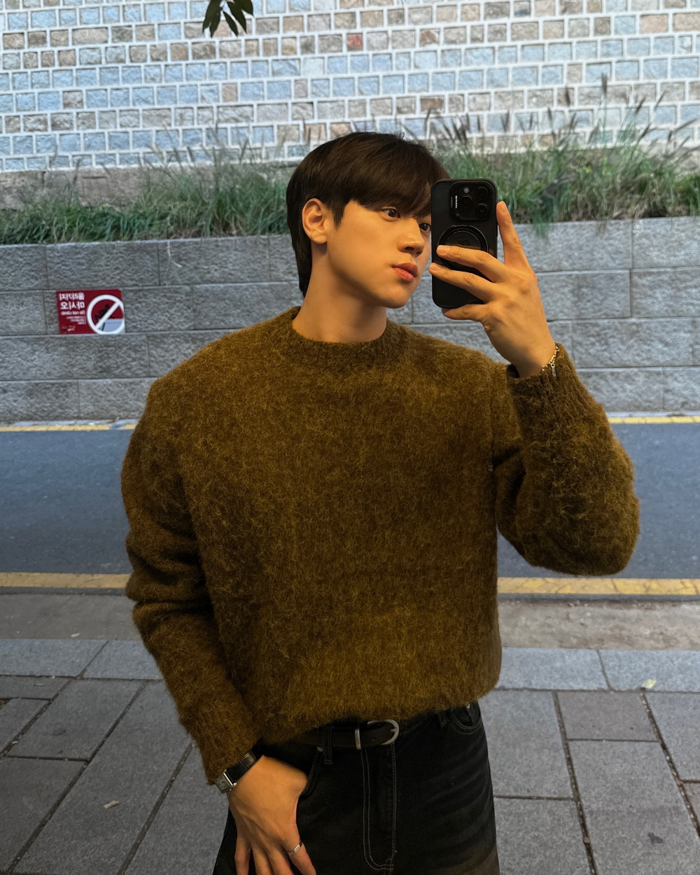 긴팔 티셔츠 모델 착용 이미지-S1L26