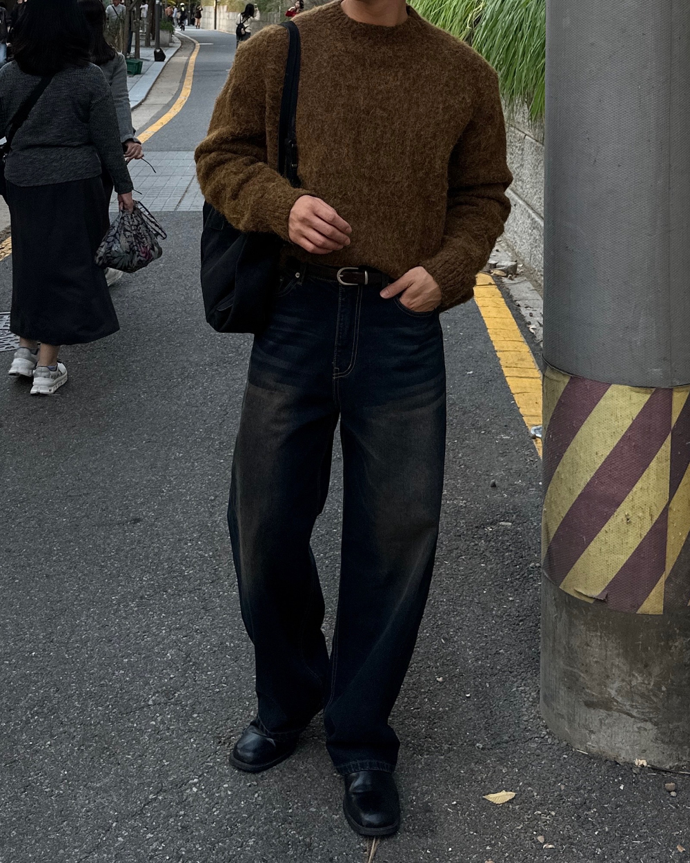 긴팔 티셔츠 모델 착용 이미지-S1L57