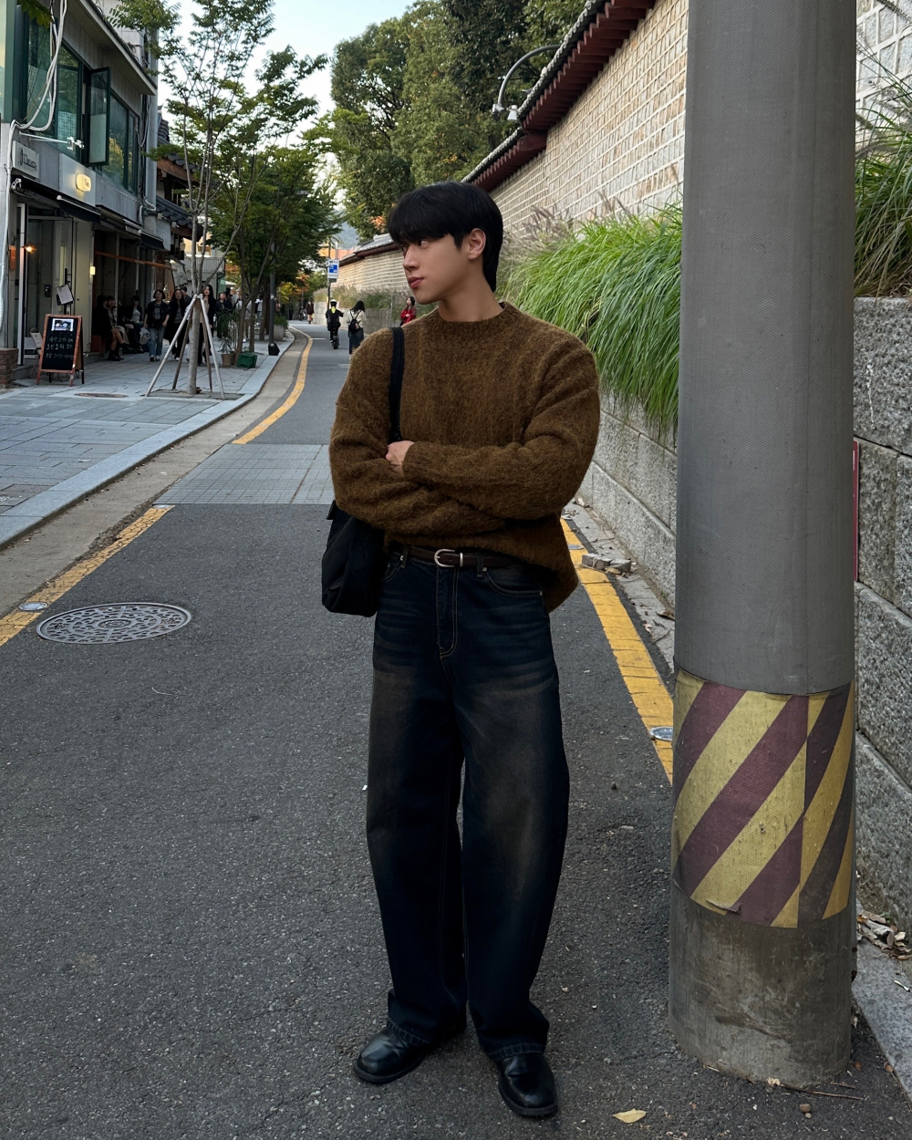 긴팔 티셔츠 모델 착용 이미지-S1L55