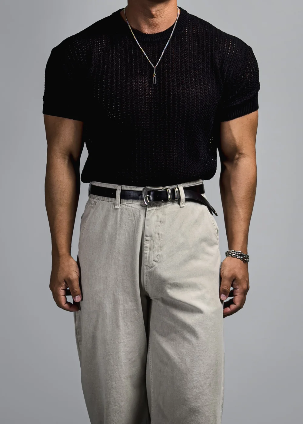 模特兒身穿短袖T卹圖片 - S1L44