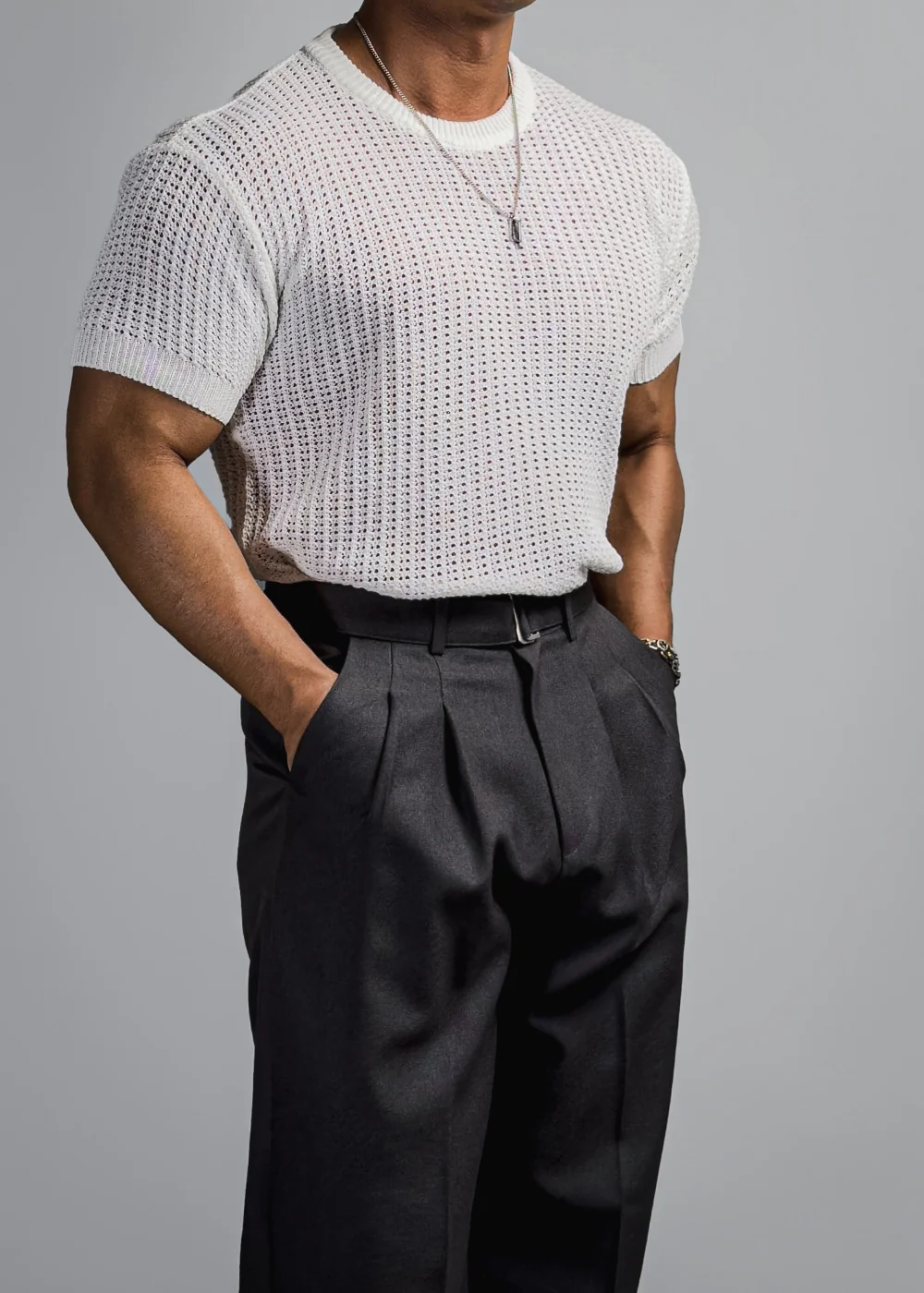 模特兒身穿短袖T卹圖片-S1L19