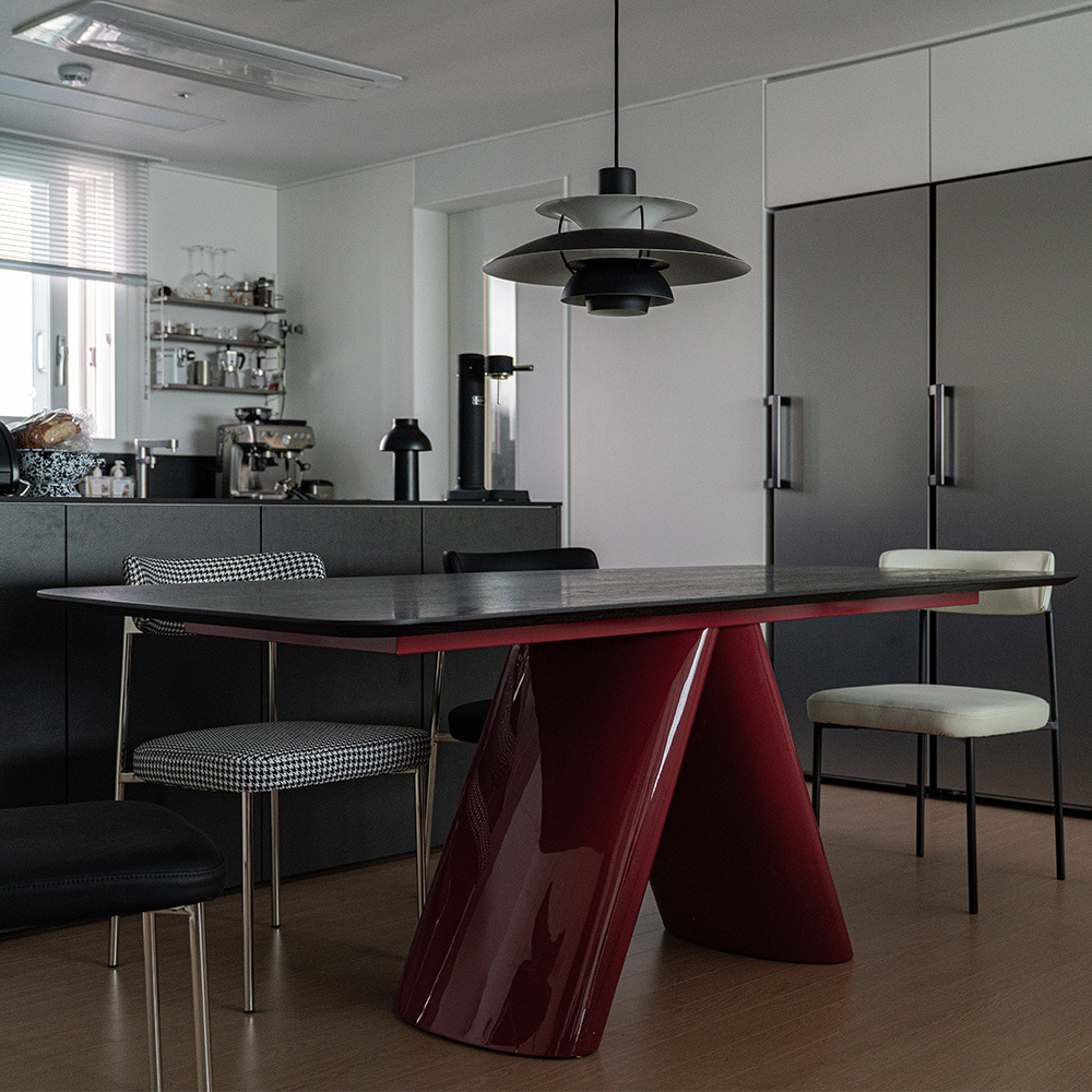 Vino Red Square Dining Table - Black Oak - 헨지디자인