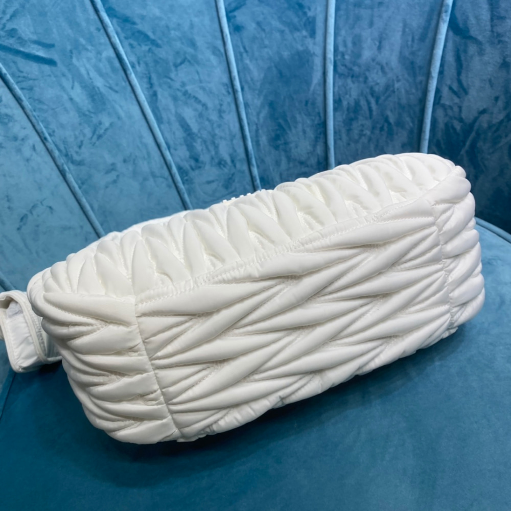 가방 화이트 색상 이미지-S1L23