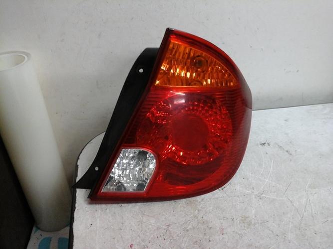 Фонарь задний правый внешний Hyundai Verna (2001–2002)