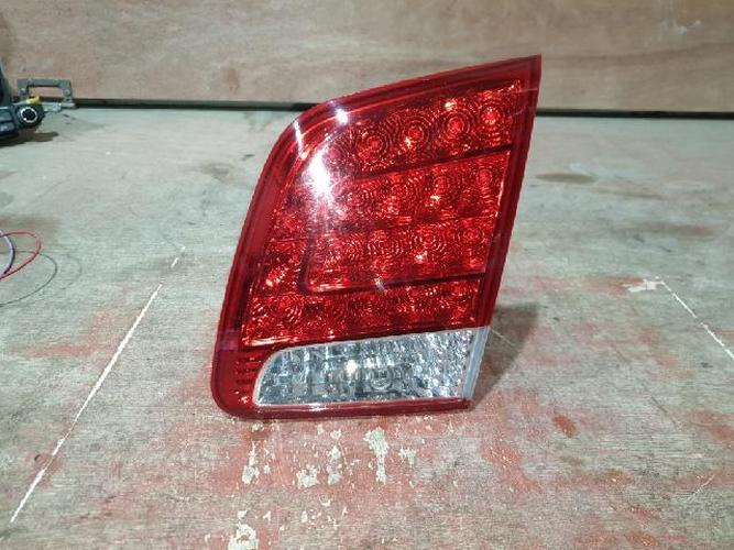 Tail Light Right (RH) Inner (tailgate) Kia Sorento (2010)
