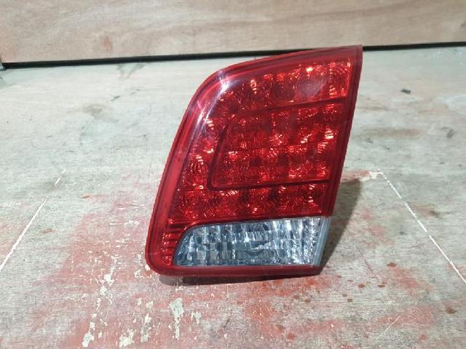 Tail Light Right (RH) Inner (tailgate) Kia Sorento (2010)