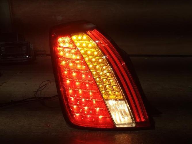 Tail Light Left (LH) Outer (fender) Kia Opirus (2010–2011)