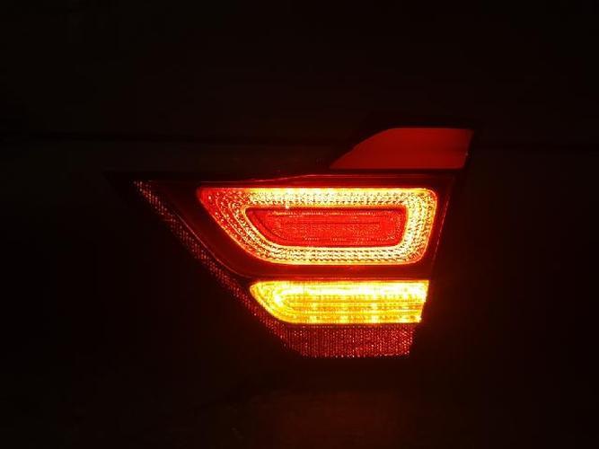 Tail Light Right (RH) Inner (tailgate) Kia K9 (2012–2013)