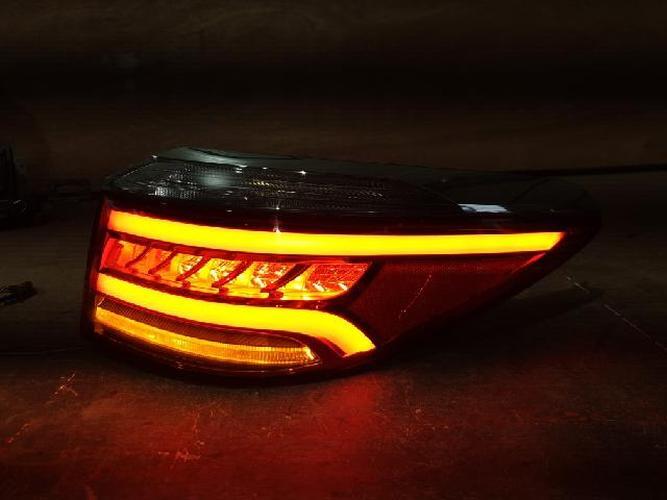 Tail Light Right (RH) Outer (fender) Kia K9 (2015)
