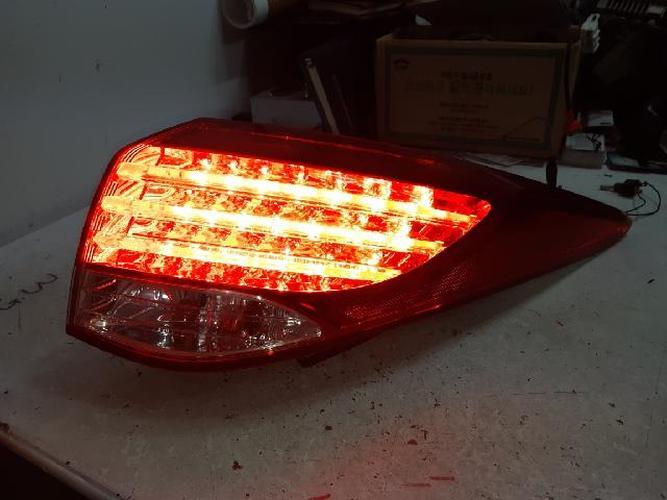 Tail Light Right (RH) Outer (fender) Hyundai i40 (2011–2014)