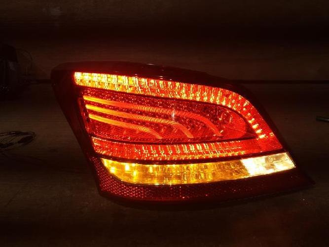 Фонарь задний левый внешний Hyundai Equus (2012)