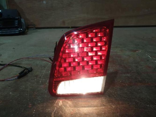 Tail Light Right (RH) Inner (tailgate) Kia Sorento (2010)