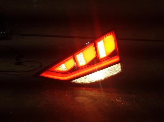 Tail Light Right (RH) Inner (tailgate) Hyundai Genesis (2016)
