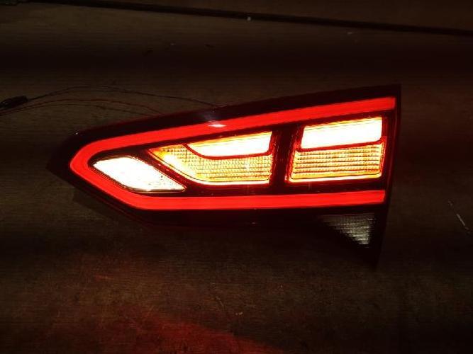 Tail Light Right (RH) Inner (tailgate) Hyundai Aslan (2015–2017)