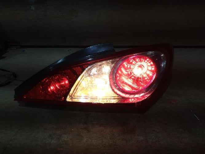 Tail Light Right (RH) Outer (fender) Hyundai Genesis (2011)