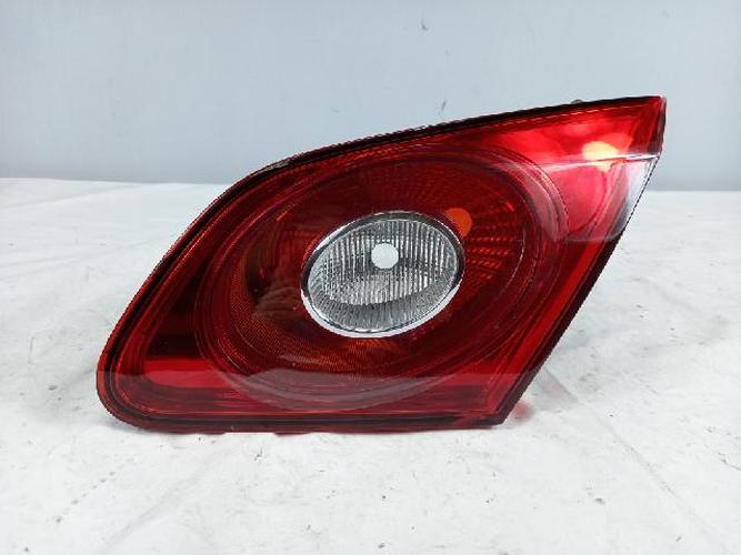 Фонарь задний правый внутренний Volkswagen Passat (2008)