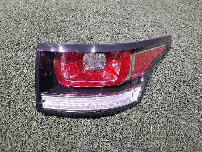 Tail Light Right (RH) Outer (fender) Land Rover Range Rover (2017)