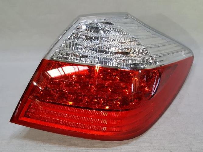 Tail Light Right (RH) Outer (fender) Hyundai Genesis (2009–2012)