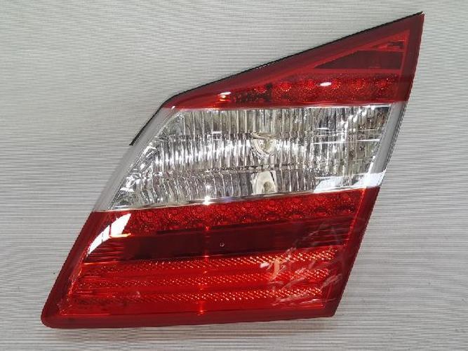 Tail Light Right (RH) Inner (tailgate) Hyundai Genesis (2013)