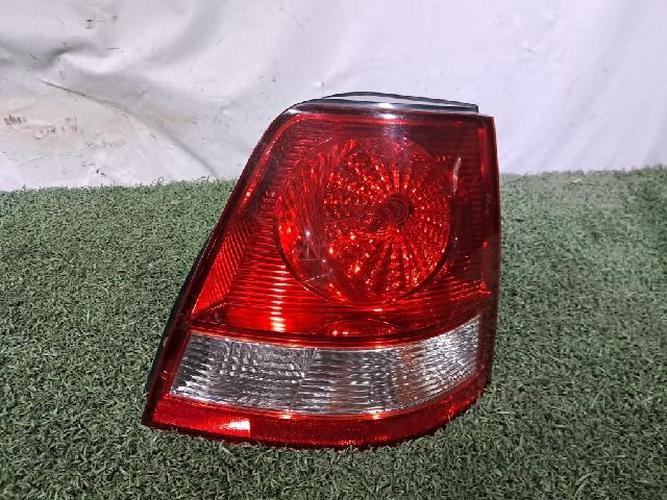 Tail Light Right (RH) Outer (fender) Kia Sorento (2002–2006)