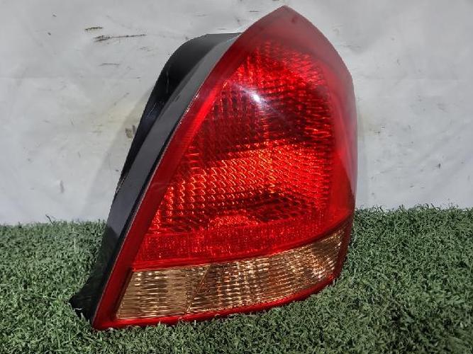 Tail Light Right (RH) Outer (fender) Hyundai Elantra (2003)