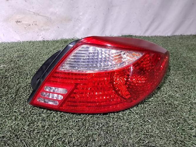 Tail Light Right (RH) Outer (fender) Kia Rio (2000)