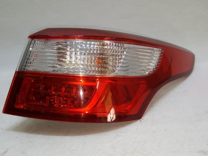 Tail Light Right (RH) Outer (fender) Renault SM5 (2011)