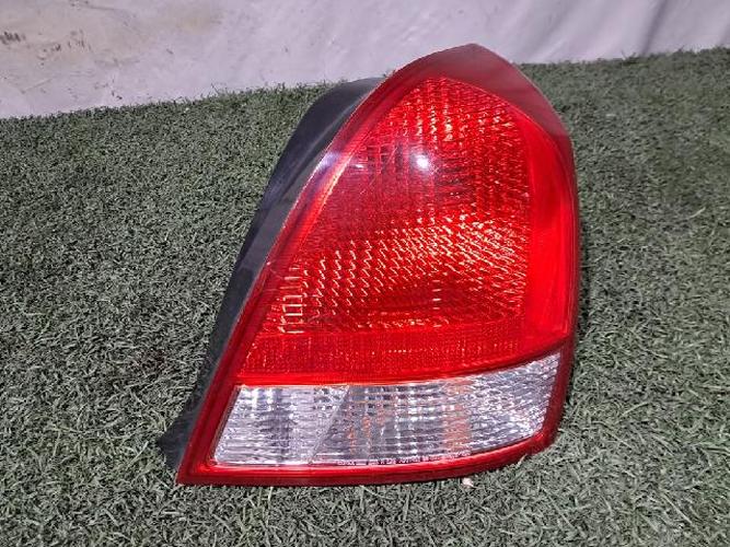 Tail Light Right (RH) Outer (fender) Hyundai Elantra (2003)
