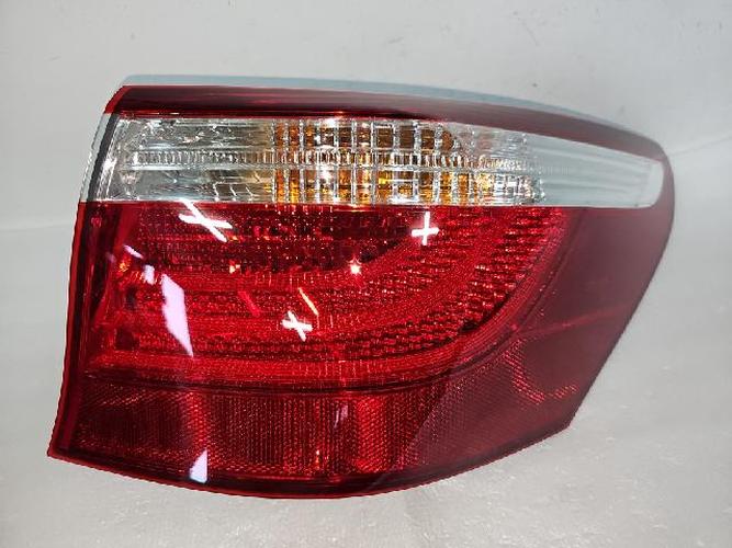 Фонарь задний правый внешний Lexus LS (2009)