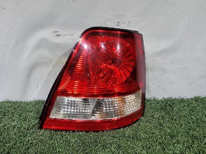 Tail Light Right (RH) Outer (fender) Kia Sorento (2002–2006)