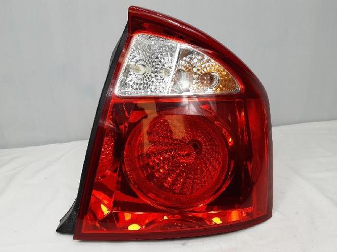 Tail Light Right (RH) Outer (fender) Kia Cerato (2004)
