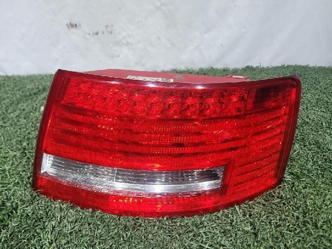 Фонарь задний правый внешний Audi A3 (2006)