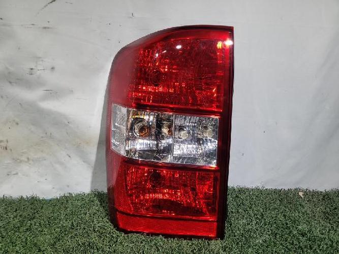 Фонарь задний левый внешний Kia Carnival (2006–2010)