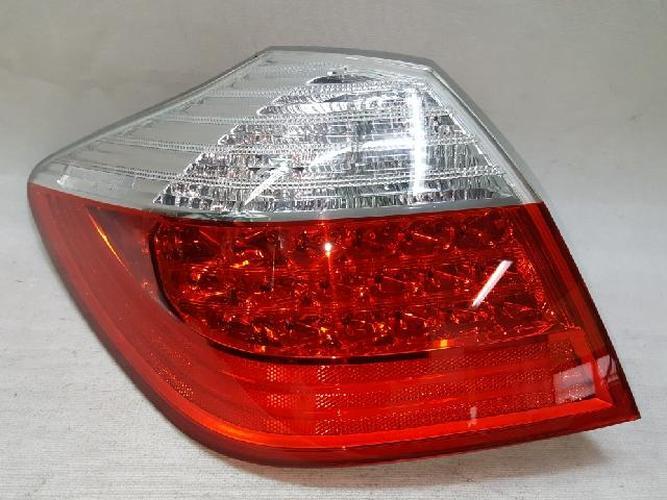 Tail Light Left (LH) Outer (fender) Hyundai Genesis (2010–2012)