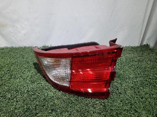 Tail Light Left (LH) Outer (fender) Kia Optima (2002–2005)