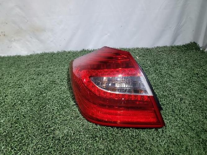 Tail Light Left (LH) Outer (fender) Hyundai Genesis (2012)